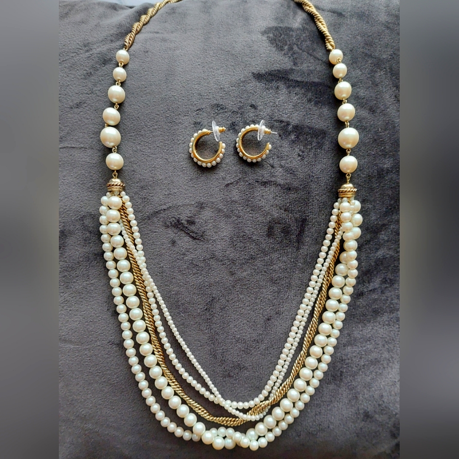 Carolee 36 Multi Strand PearlGold Tone Necklace And Coordinating Earrings 30$